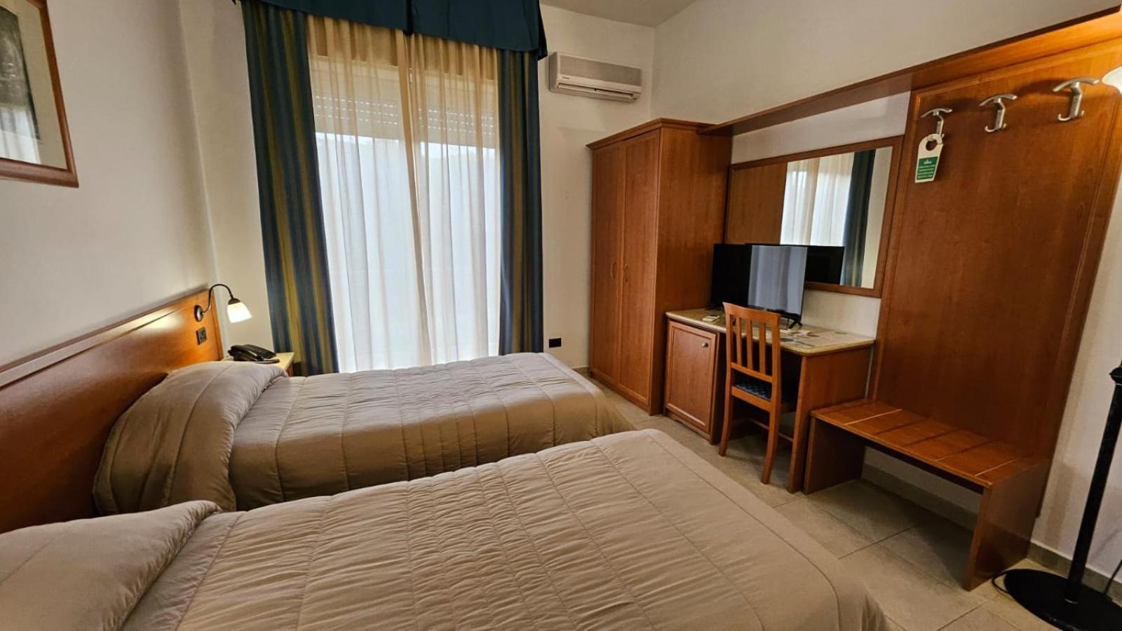 Gh Hotel 皮亚扎-阿尔梅里纳 外观 照片